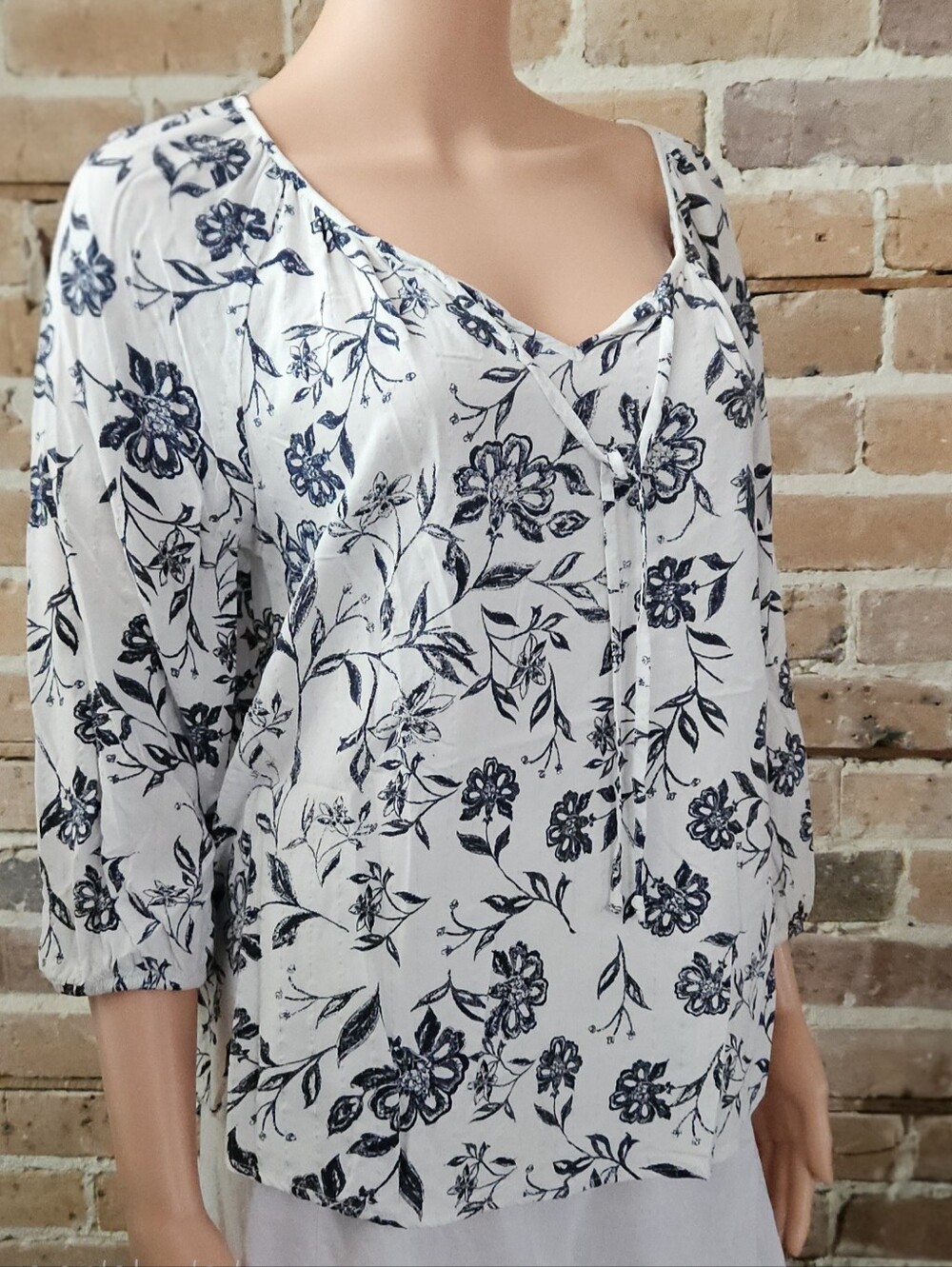Como Blu Floral Split Neck Popover Blouse With Ties Size M